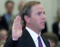 Former Enron chief executive officer Jeff Skilling told Congress that he knew of nothing improper about the complex web of partnerships that brought the energy trading giant down. What you can't see is that he's crossing his fingers on his left hand. Former Enron chief executive officer Jeff Skilling told Congress that he knew of nothing improper about the complex web of partnerships that brought the energy trading giant down. What you can't see is that he's crossing his fingers on his left hand.